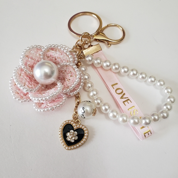 Elegant Handcrafted Pearl Camellia Charm - Chic Keychain, Bag & Car Accessory - Picture 3 of 8
